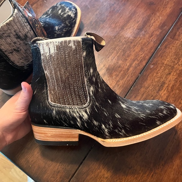 Cowhide boots - Picture 2 of 6